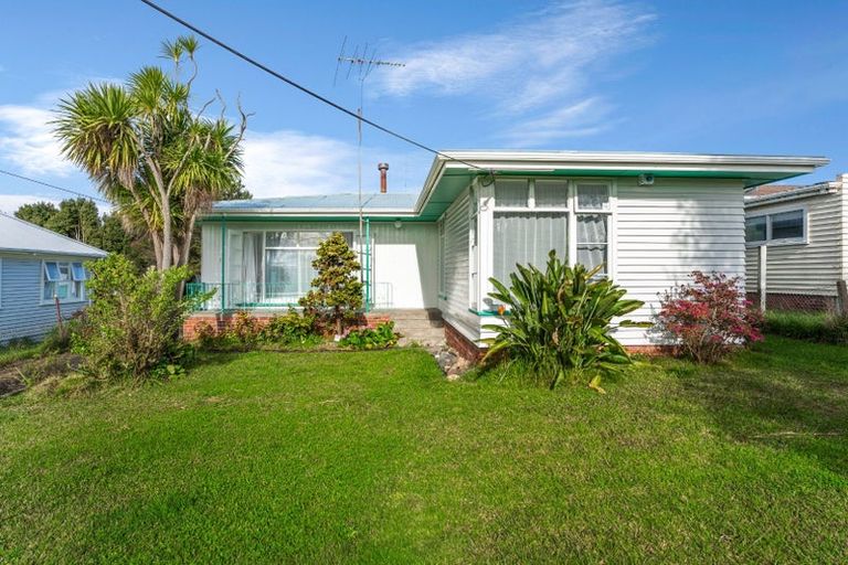Photo of property in 9 Kuaka Place, New Lynn, Auckland, 0600