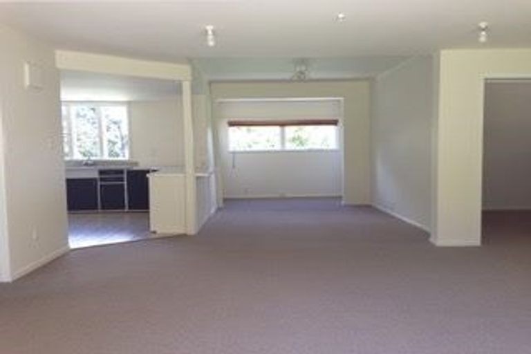 Photo of property in 318 Sturges Road, Henderson Valley, Auckland, 0612