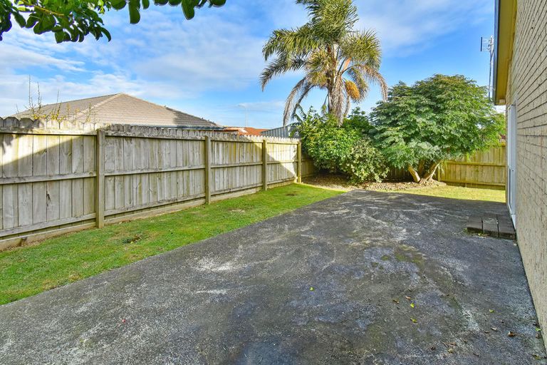 Photo of property in 2/7 Zurich Place, Weymouth, Auckland, 2103