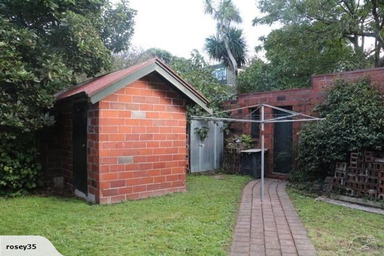 Photo of property in 16 Hinau Street, Eastbourne, Lower Hutt, 5013