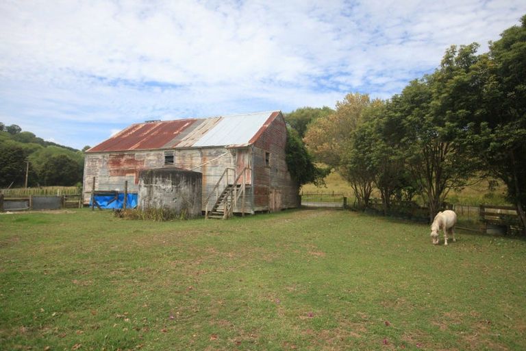 Photo of property in 1084 Kanakanaia Road, Whatatutu, Te Karaka, 4091