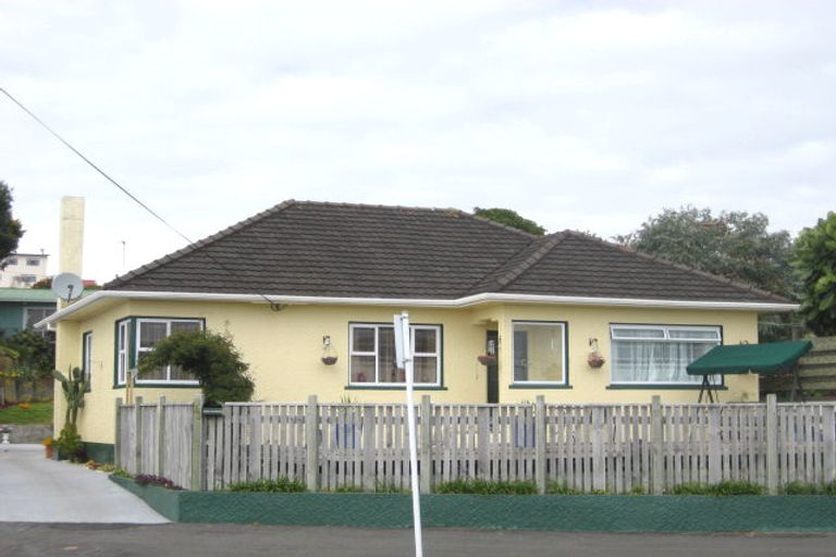 Photo of property in 33 Breakwater Road, Moturoa, New Plymouth, 4310