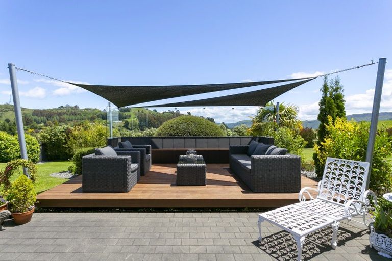 Photo of property in 71 Loch Views Road, Acacia Bay, Taupo, 3385