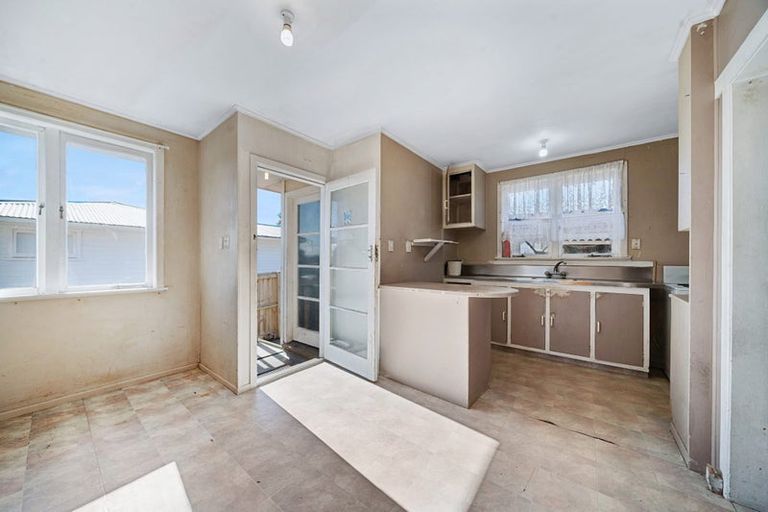 Photo of property in 3 Cobham Crescent, Kelston, Auckland, 0602