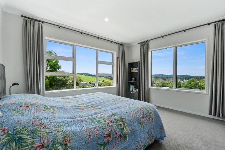 Photo of property in 11 Gavinike Place, Waimauku, 0812