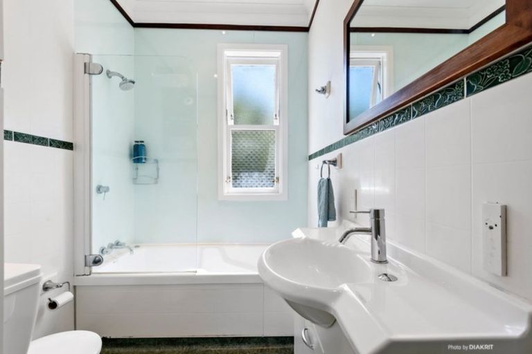 Photo of property in 23 Tio Tio Road, Miramar, Wellington, 6022