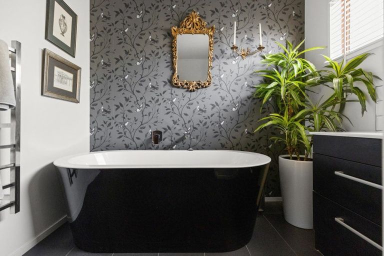 Photo of property in 12 Muritai Crescent, Havelock North, 4130