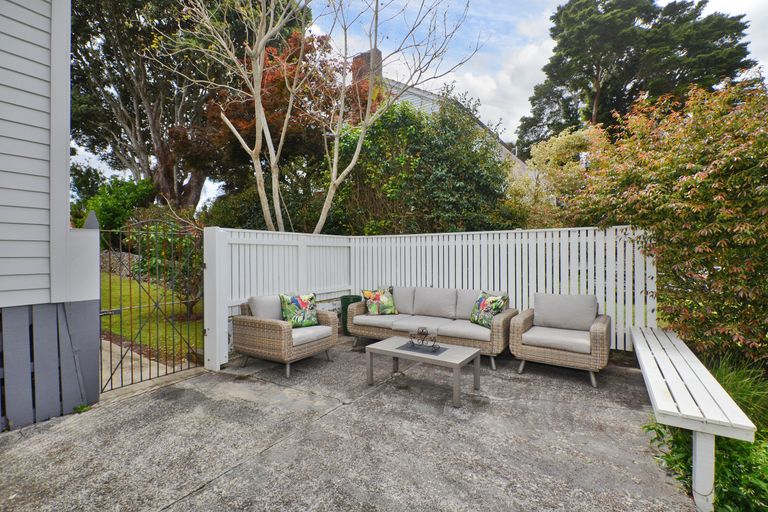 Photo of property in 6 Parahaki Street, Regent, Whangarei, 0112