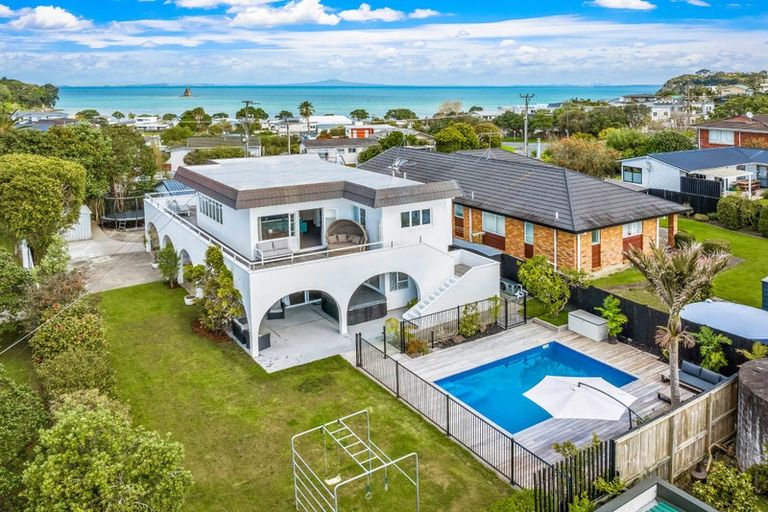 Photo of property in 2 Hardley Avenue, Tindalls Beach, Whangaparaoa, 0930