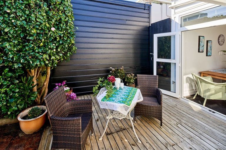 Photo of property in 28 Stanley Street, Berhampore, Wellington, 6023