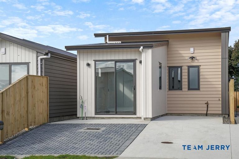 Photo of property in 21 Combat Street, Papakura, 2110