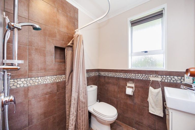 Photo of property in 28 Kennedy Avenue, Feilding, 4702