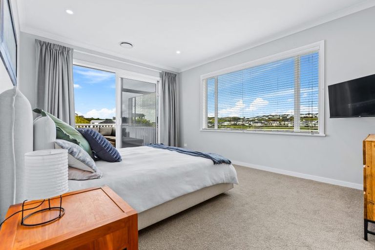 Photo of property in 10 Pekanga Road, Orewa, 0931