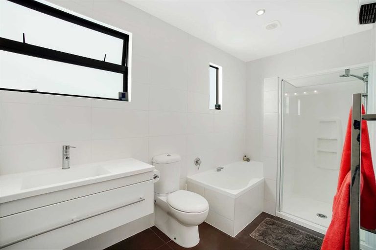 Photo of property in 65 Forrest Hill Road, Milford, Auckland, 0620