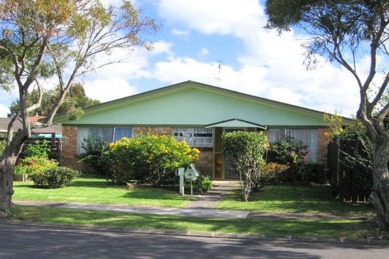 Photo of property in 2/14 Vivian Wilson Drive, Eastern Beach, Auckland, 2012