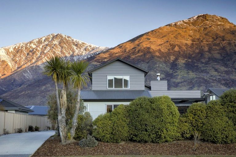 Photo of property in 18 Lochnagar Drive, Lake Hayes, Queenstown, 9304