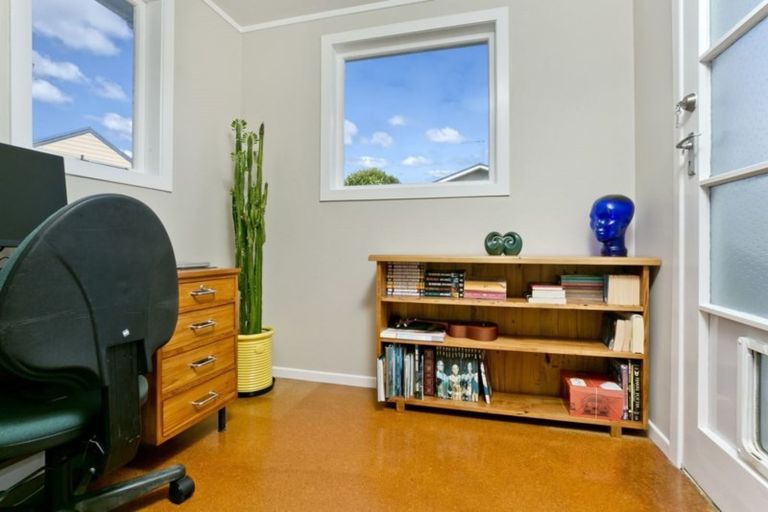 Photo of property in 6 Japonica Drive, Beach Haven, Auckland, 0626