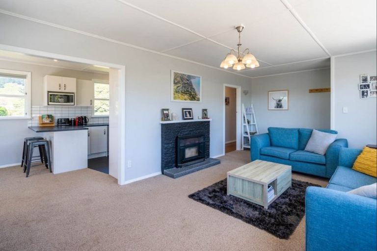 Photo of property in 104 Tilley Road, Paekakariki, 5034