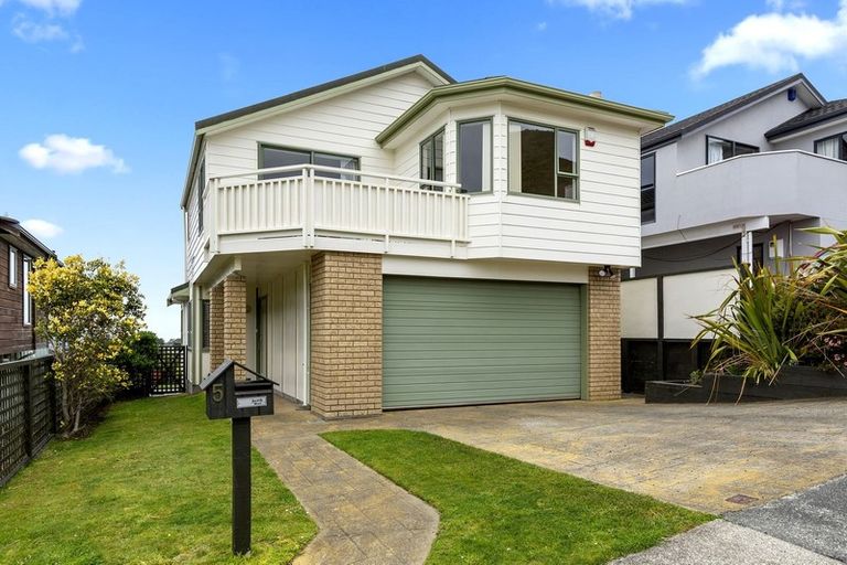 Photo of property in 5 Meadowcroft Grove, Johnsonville, Wellington, 6037