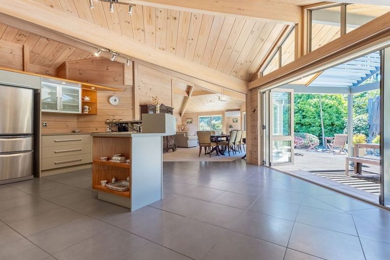 Photo of property in 27 Cascade Way, Paraparaumu, 5032