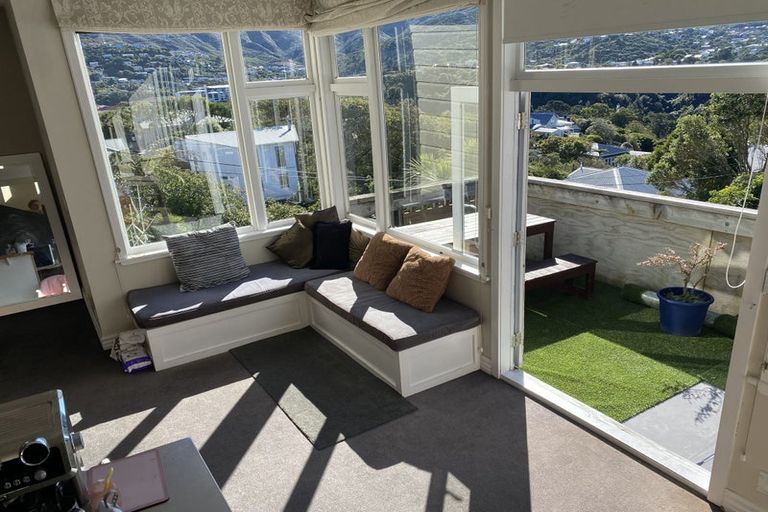 Photo of property in 98 Wadestown Road, Wadestown, Wellington, 6012