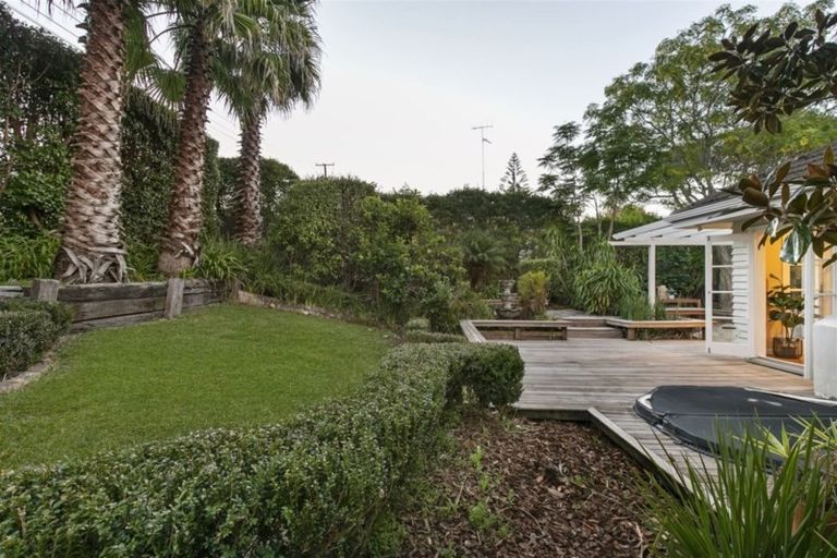 Photo of property in 1/53 Corunna Road, Milford, Auckland, 0620