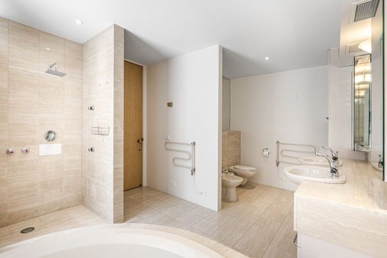 Photo of property in 10b Paritai Drive, Orakei, Auckland, 1071