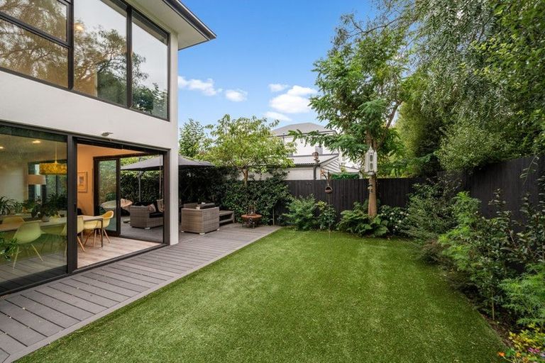 Photo of property in 53 Innes Road, St Albans, Christchurch, 8052