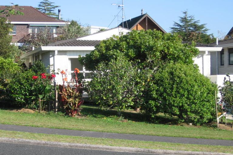 Photo of property in 125 Stapleford Crescent, Browns Bay, Auckland, 0630