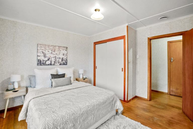 Photo of property in 5 Endeavour Street, Marfell, New Plymouth, 4310