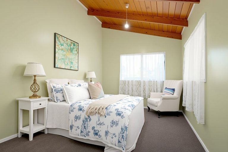 Photo of property in 26 Rhinevale Close, Henderson, Auckland, 0612