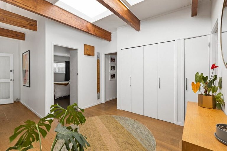 Photo of property in 5 Kotinga Avenue, Glen Eden, Auckland, 0602