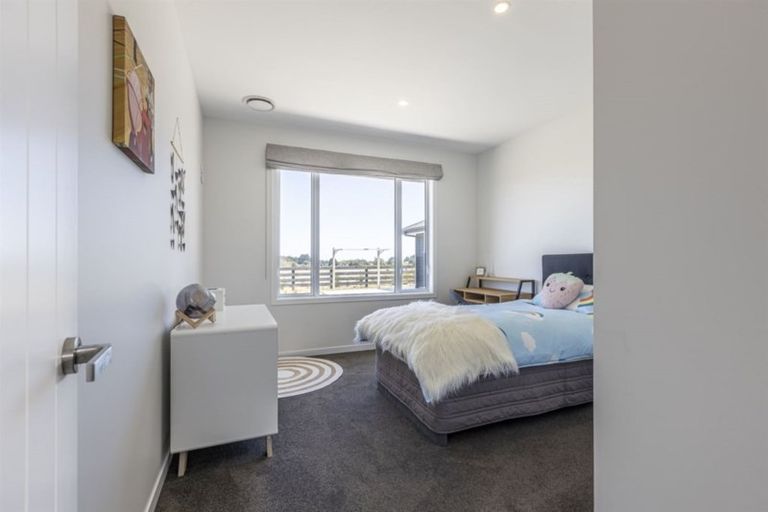 Photo of property in 33 Hartwell Drive, Kelvin Grove, Palmerston North, 4470