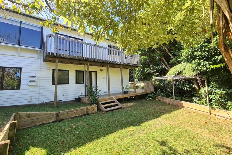 Photo of property in 2/8 Gray Crescent, Torbay, Auckland, 0630