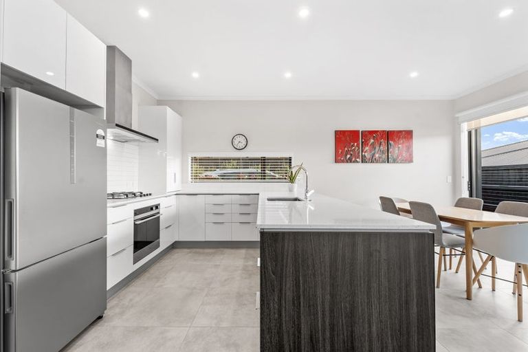 Photo of property in 12 Kuparu Lane, Red Beach, 0932