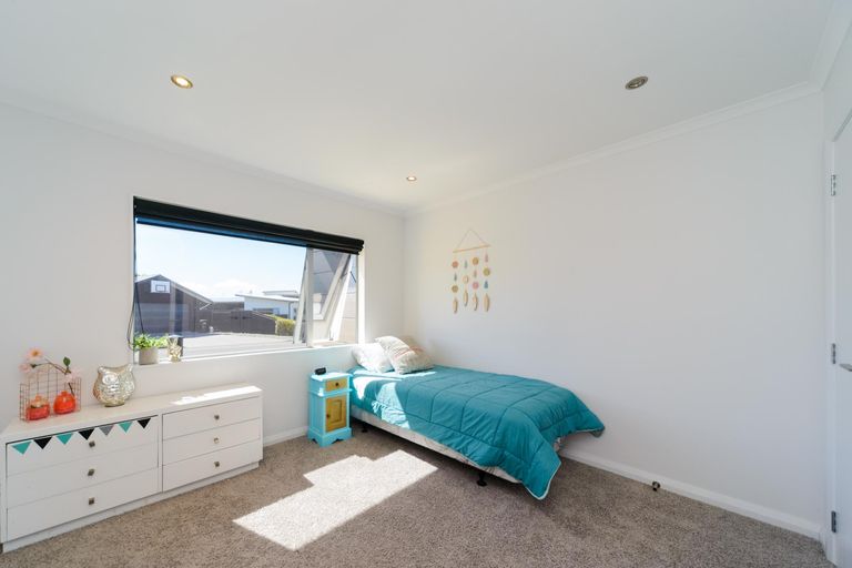 Photo of property in 6 D'urville Place, Kelvin Grove, Palmerston North, 4414