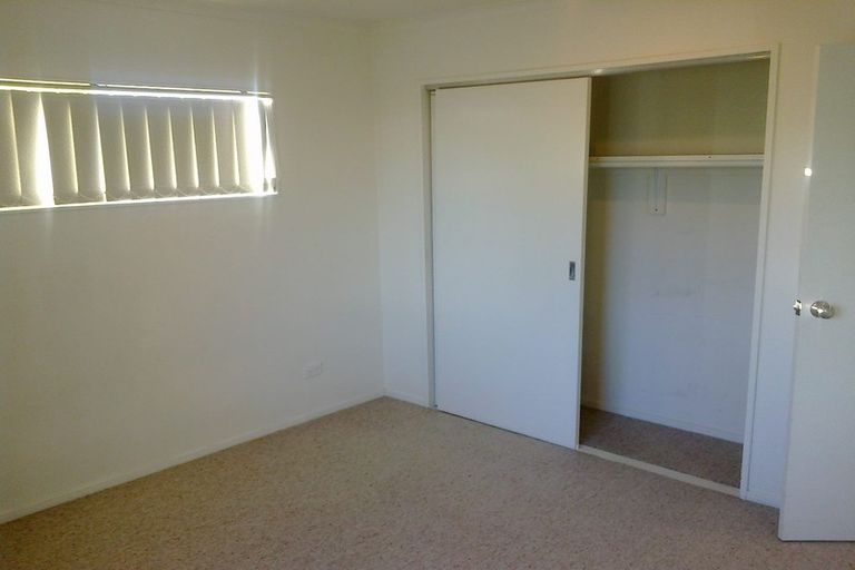 Photo of property in 60 Brashier Circle, Sunnyvale, Auckland, 0612