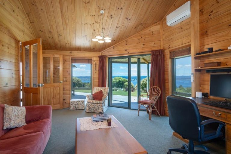 Photo of property in 8 Cameron Drive, Acacia Bay, Taupo, 3385