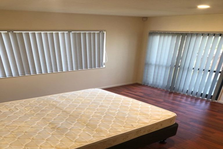 Photo of property in 8 Blethyn Place, Te Atatu South, Auckland, 0610