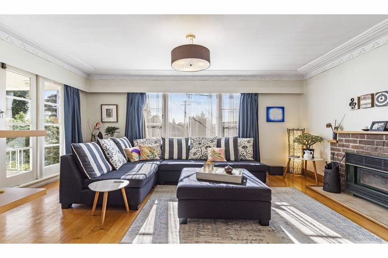 Photo of property in 10 Lloyd Avenue, Papatoetoe, Auckland, 2025