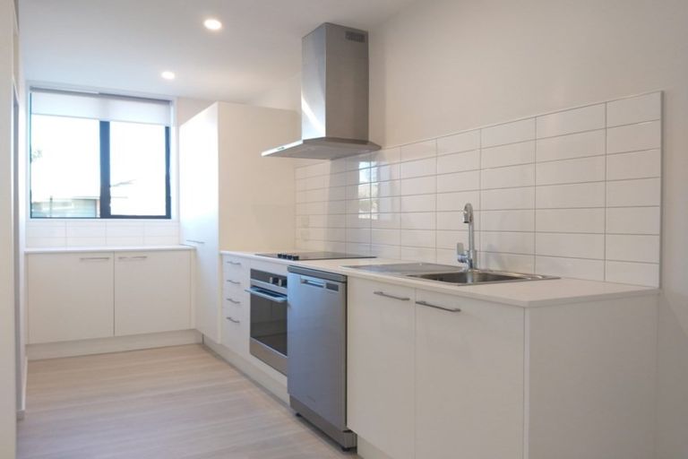 Photo of property in 304 Cannon Hill Crescent, Mount Pleasant, Christchurch, 8081