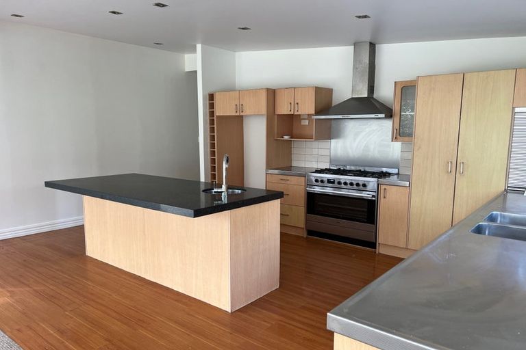 Photo of property in 62 Boord Crescent, Kumeu, 0891