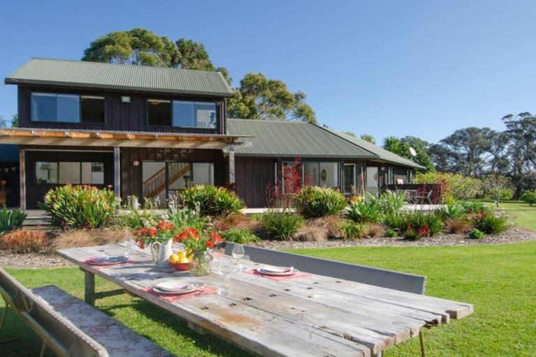 Photo of property in 323 Point Wells Road, Point Wells, Warkworth, 0986