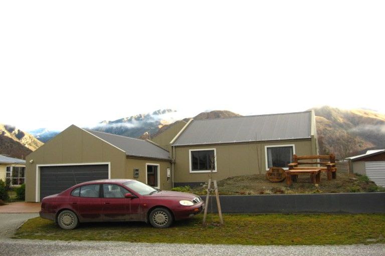 Photo of property in 10 Inverness Crescent, Arrowtown, 9302