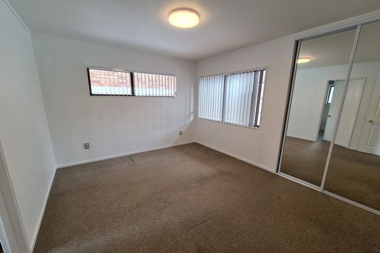 Photo of property in 10a Tirimoana Road, Te Atatu South, Auckland, 0602