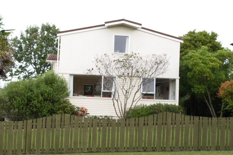 Photo of property in 21 Judkins Crescent, Cockle Bay, Auckland, 2014