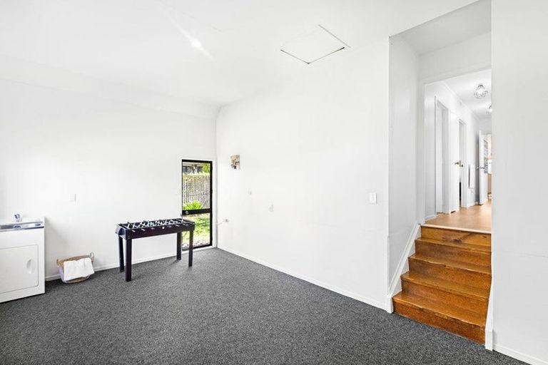 Photo of property in 45 Darren Crescent, Half Moon Bay, Auckland, 2012