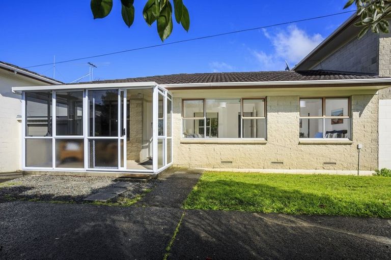 Photo of property in 2/22 Gordon Avenue, Milford, Auckland, 0620