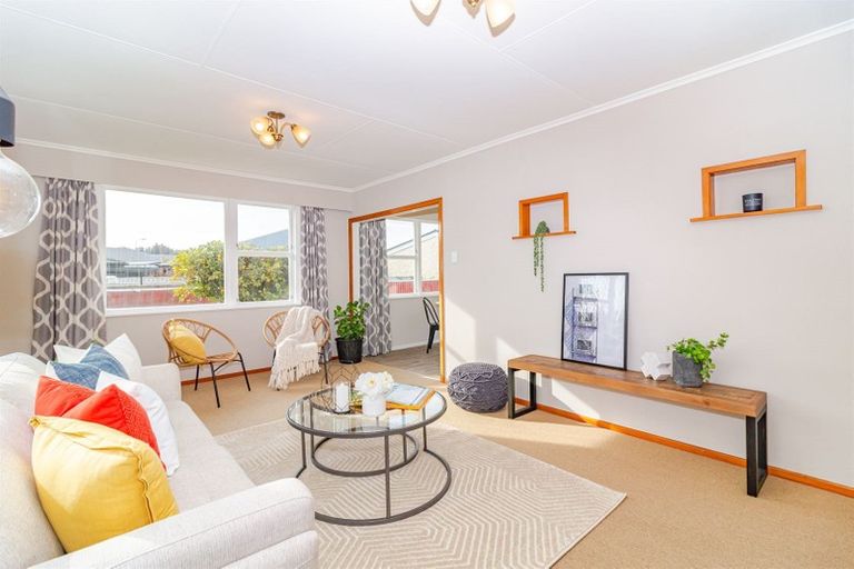 Photo of property in 18 Sussex Road, Springvale, Whanganui, 4501