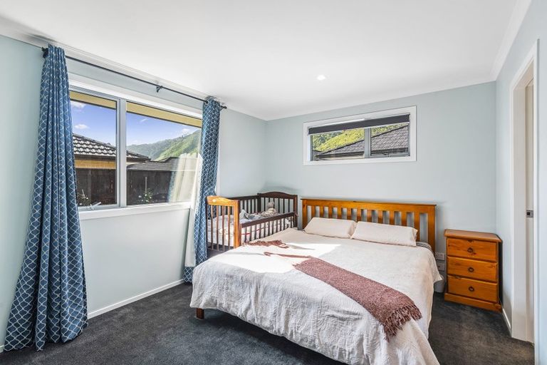 Photo of property in 35 Pohe Street, Waikanae, 5036